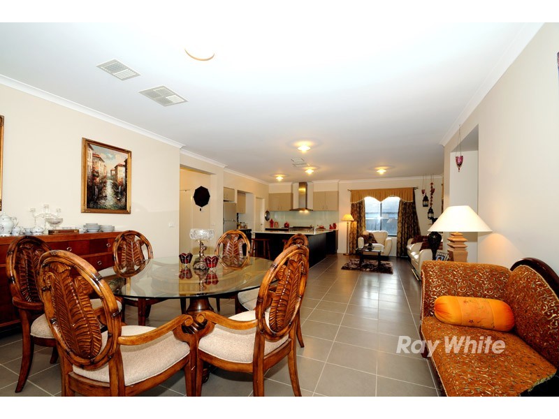 21 Paso Grove, Clyde North VIC 3978