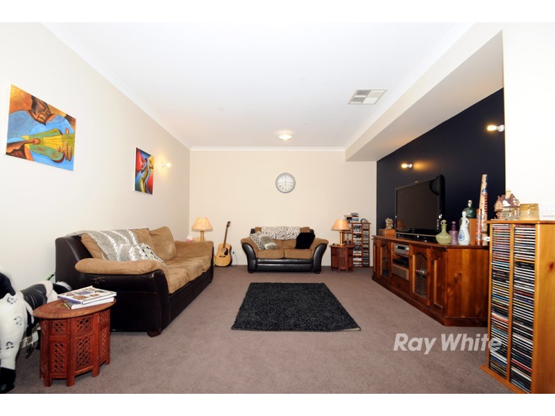 21 Paso Grove, Clyde North VIC 3978