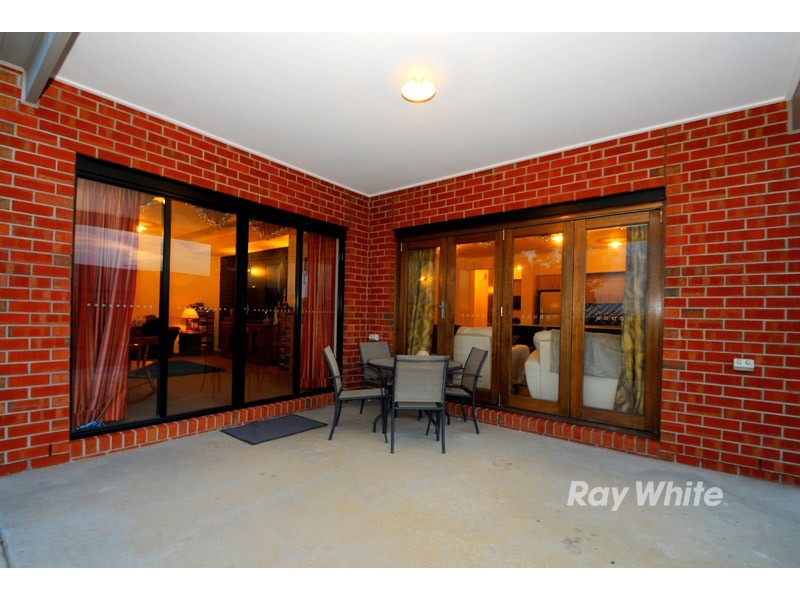 21 Paso Grove, Clyde North VIC 3978