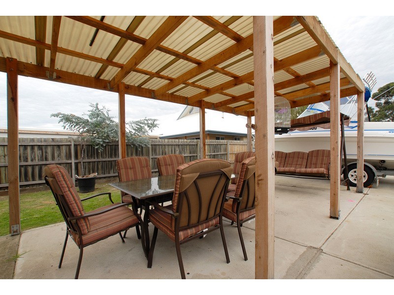 9 Duff Street, Cranbourne VIC 3977