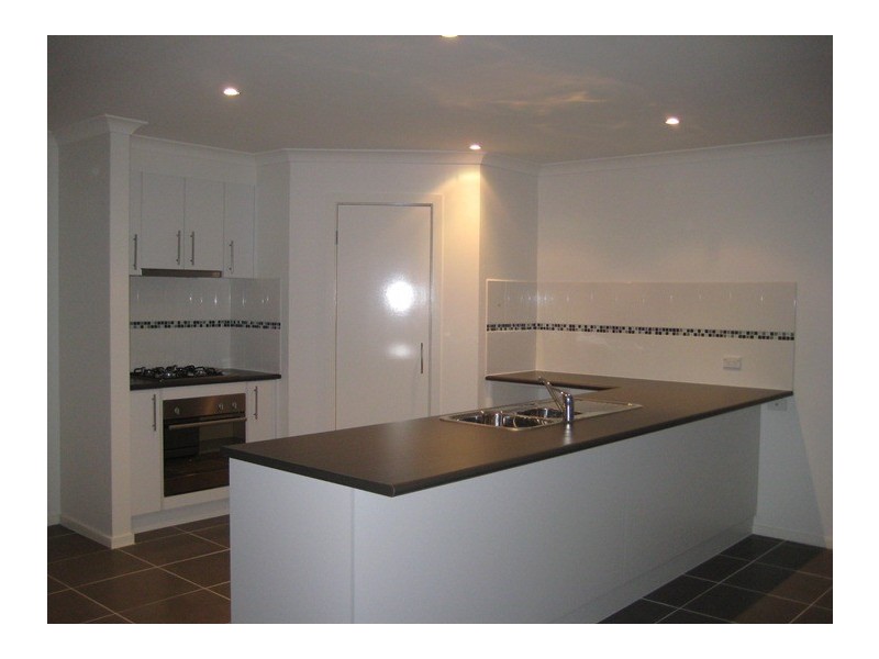 10 Foxhound Grove, Cranbourne East VIC 3977