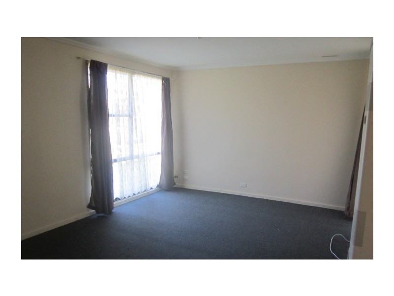 9 Fairbairn Road, Cranbourne VIC 3977