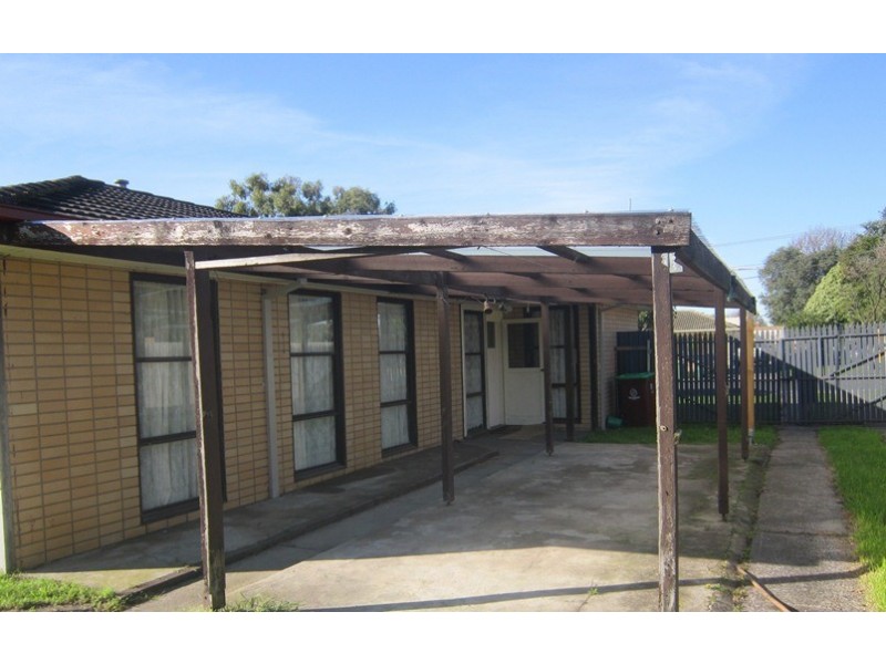 9 Fairbairn Road, Cranbourne VIC 3977