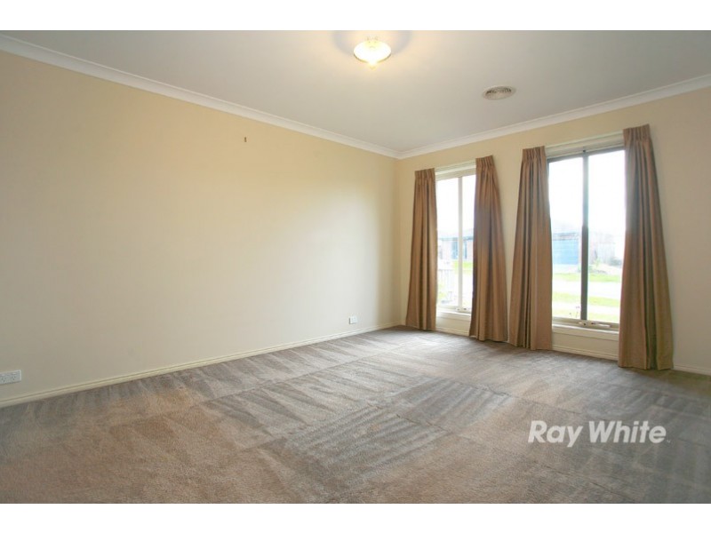 41 Thunderbolt Drive, Cranbourne East VIC 3977