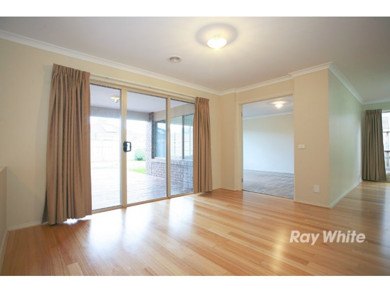 41 Thunderbolt Drive, Cranbourne East VIC 3977