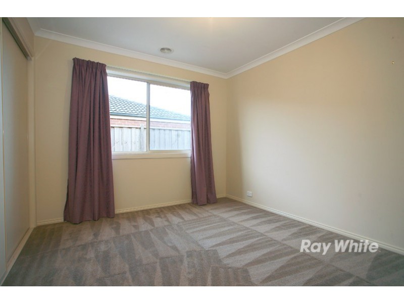 41 Thunderbolt Drive, Cranbourne East VIC 3977