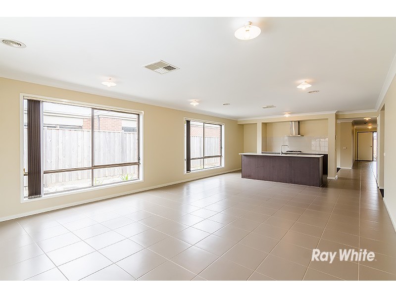 10 Quarters Boulevard, Cranbourne West VIC 3977