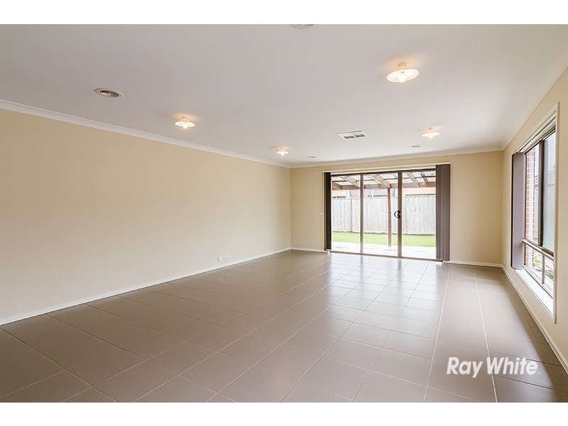 10 Quarters Boulevard, Cranbourne West VIC 3977