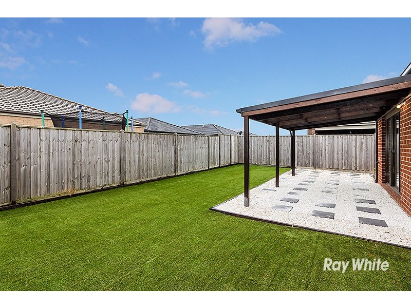 10 Quarters Boulevard, Cranbourne West VIC 3977
