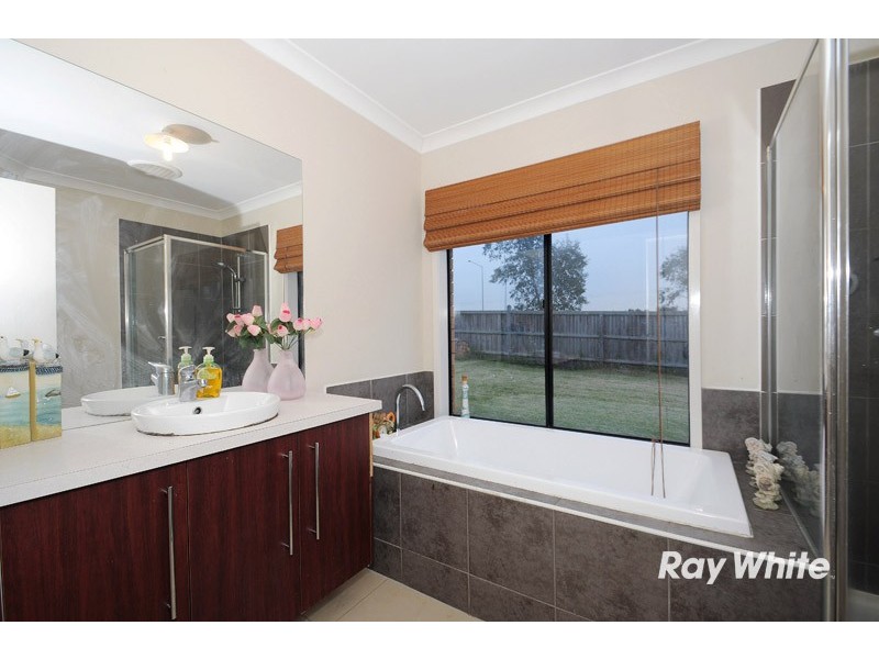 10 Yellowbox Crescent, Lyndhurst VIC 3975