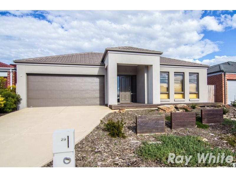 29 Mannavue Boulevard, Cranbourne North VIC 3977