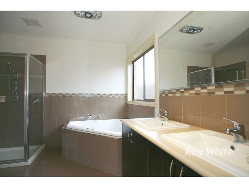 67 Nature Circuit, Cranbourne North VIC 3977