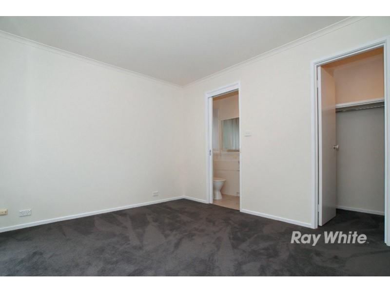 6 Broome Crescent, Cranbourne North VIC 3977