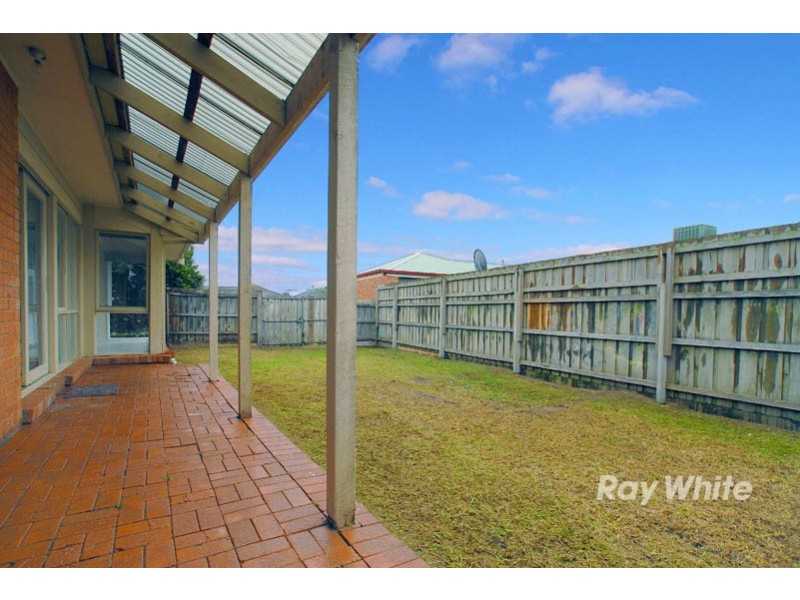 6 Broome Crescent, Cranbourne North VIC 3977