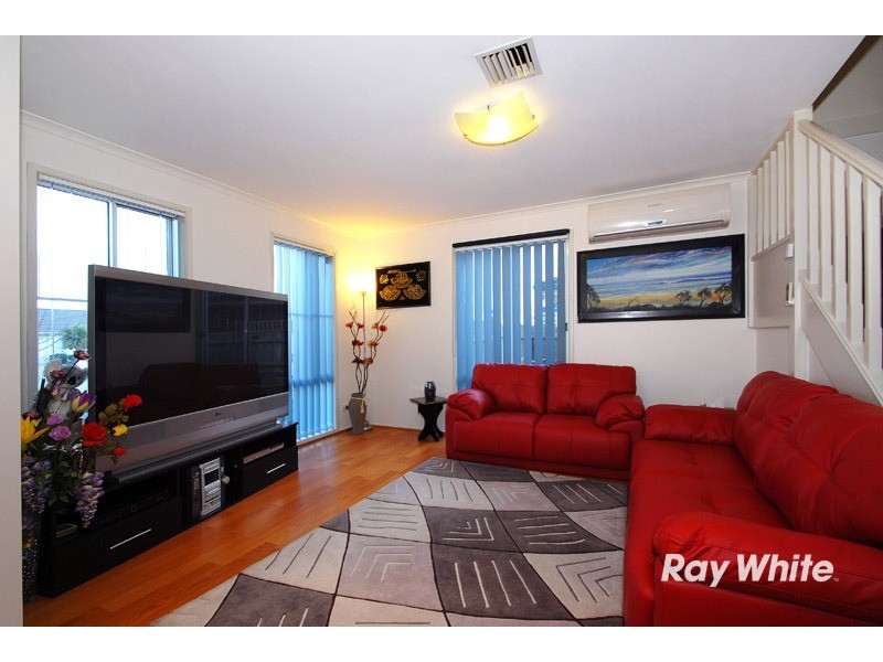 10 Helmsdale Court, Cranbourne West VIC 3977
