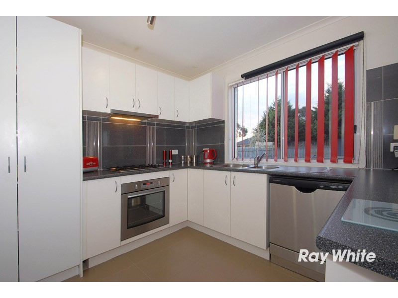 10 Helmsdale Court, Cranbourne West VIC 3977