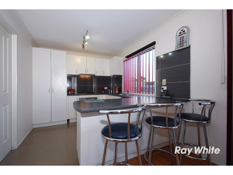10 Helmsdale Court, Cranbourne West VIC 3977