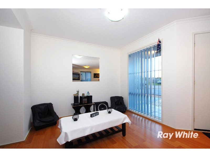10 Helmsdale Court, Cranbourne West VIC 3977