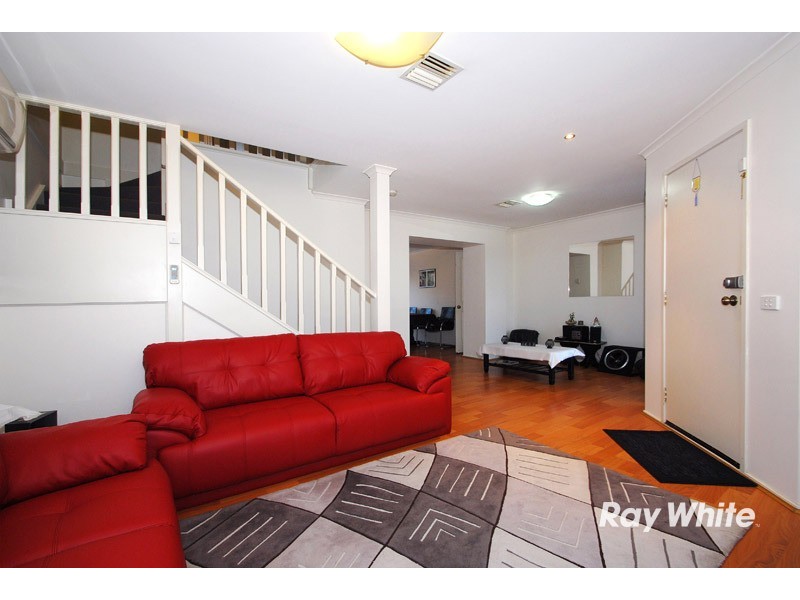 10 Helmsdale Court, Cranbourne West VIC 3977
