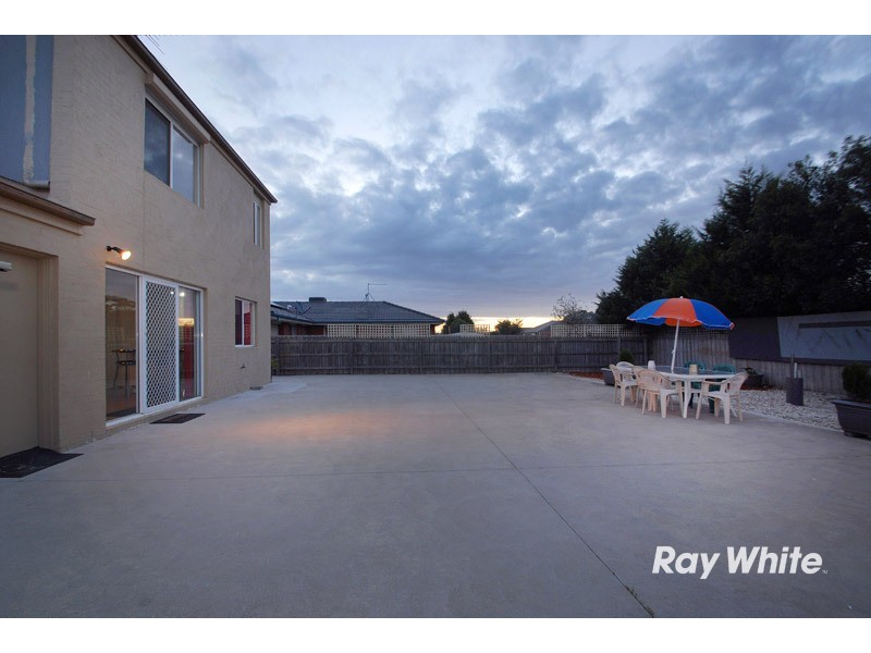 10 Helmsdale Court, Cranbourne West VIC 3977