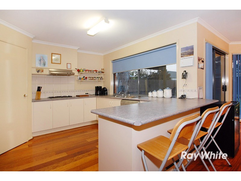 15 May Gibbs Crescent, Lynbrook VIC 3975