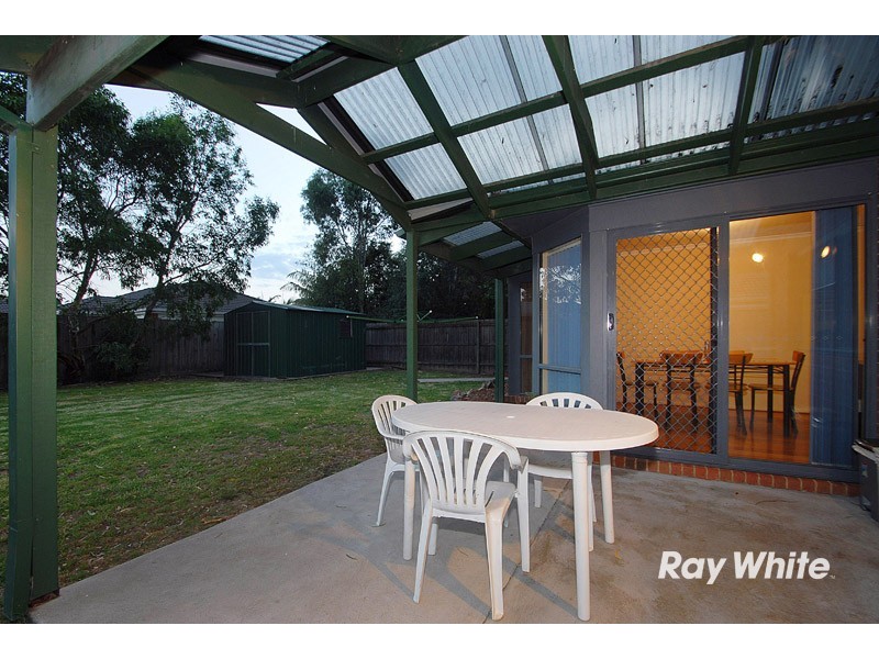 15 May Gibbs Crescent, Lynbrook VIC 3975