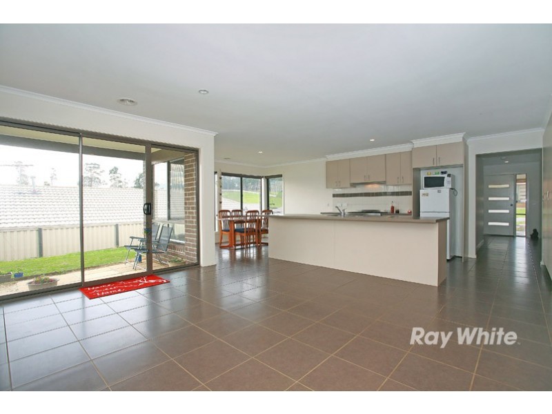 15 Mineral Court, Drouin VIC 3818