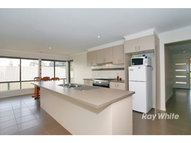 15 Mineral Court, Drouin VIC 3818