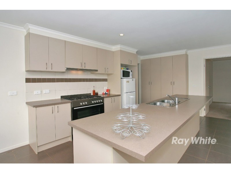 15 Mineral Court, Drouin VIC 3818