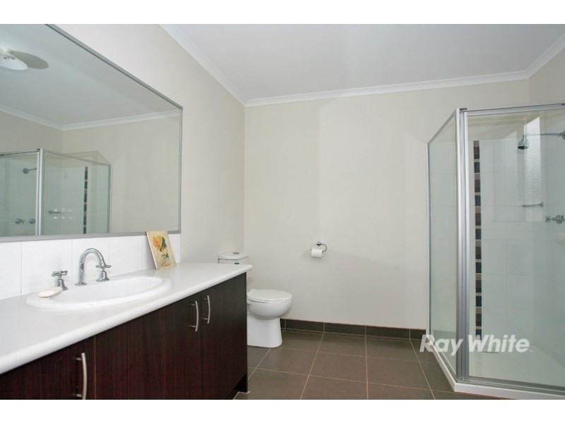 15 Mineral Court, Drouin VIC 3818