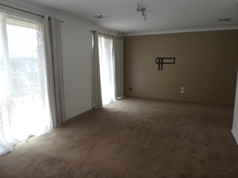 24 Strafford Avenue, Cranbourne VIC 3977