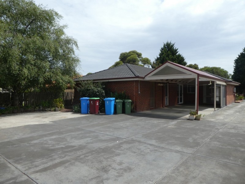 24 Strafford Avenue, Cranbourne VIC 3977