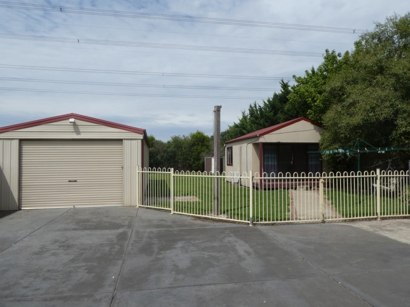 24 Strafford Avenue, Cranbourne VIC 3977