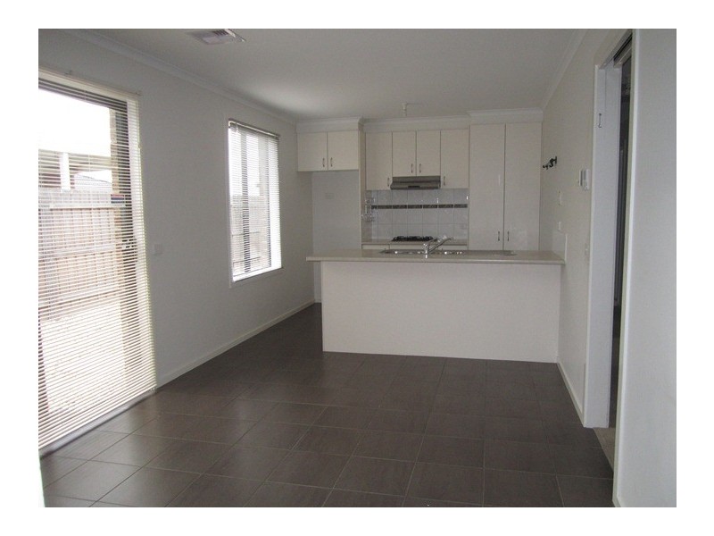 71 Calais Circuit, Cranbourne West VIC 3977