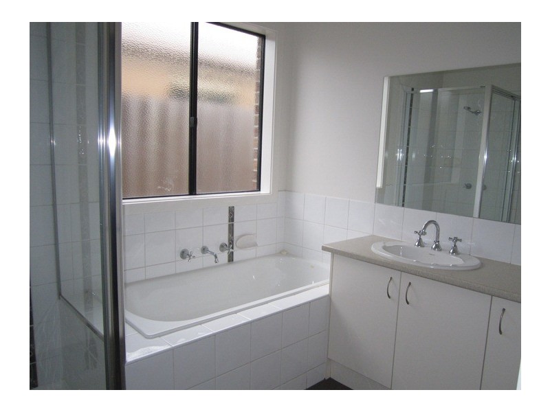 71 Calais Circuit, Cranbourne West VIC 3977