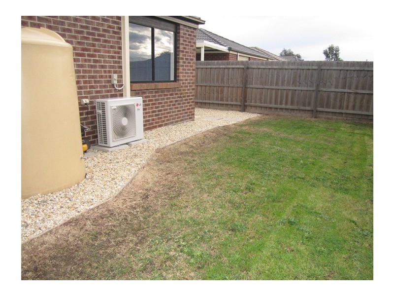 71 Calais Circuit, Cranbourne West VIC 3977