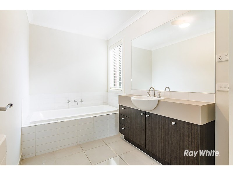 73 Willowtree Drive, Pakenham VIC 3810