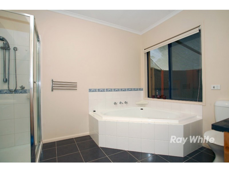 4 Amstel Mews, Cranbourne VIC 3977