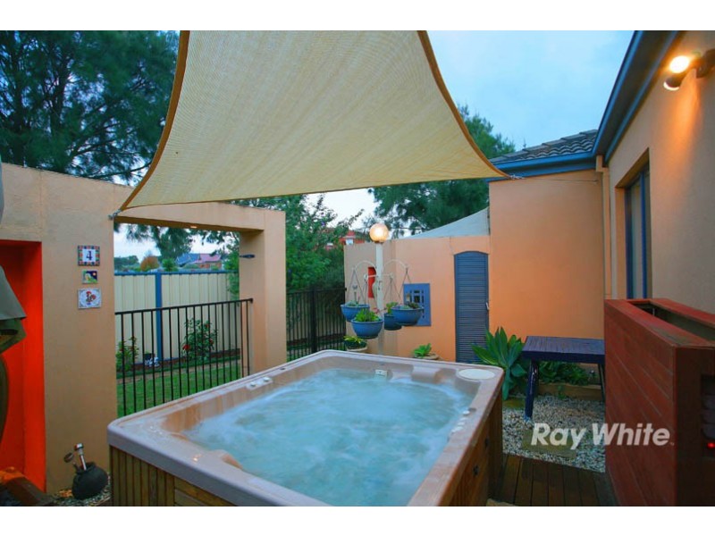 4 Amstel Mews, Cranbourne VIC 3977