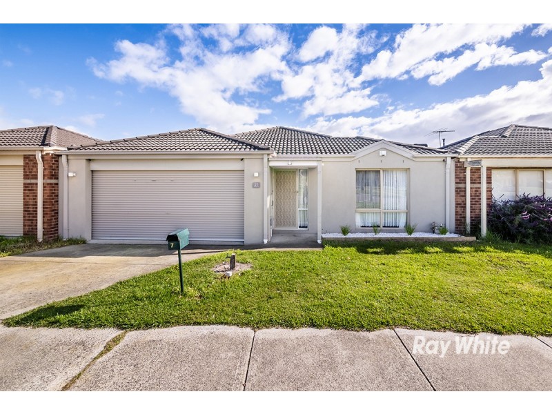 77 Golden Grove Drive, Narre Warren South VIC 3805