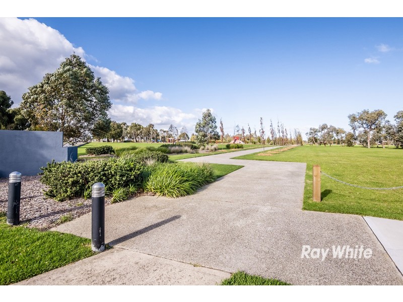 77 Golden Grove Drive, Narre Warren South VIC 3805