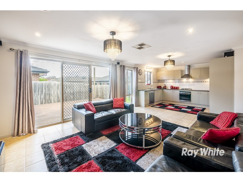 77 Golden Grove Drive, Narre Warren South VIC 3805