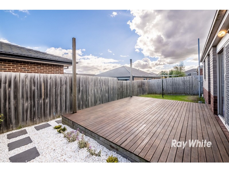 77 Golden Grove Drive, Narre Warren South VIC 3805