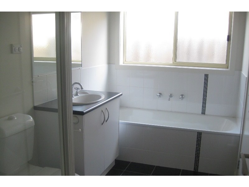 6/107-109 Breens Road, Cranbourne West VIC 3977