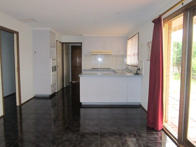 8 Lakeview Drive, Narre Warren South VIC 3805