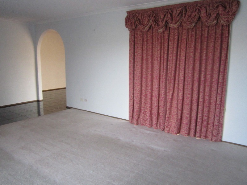 8 Lakeview Drive, Narre Warren South VIC 3805