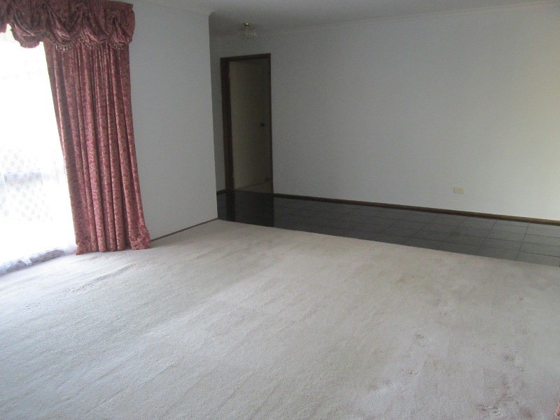 8 Lakeview Drive, Narre Warren South VIC 3805