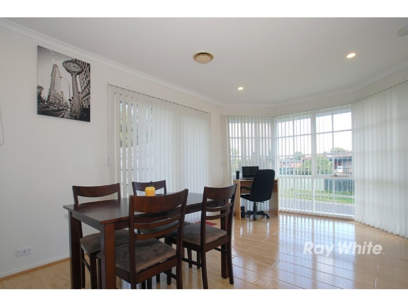 18 Hamilton Drive, Cranbourne North VIC 3977