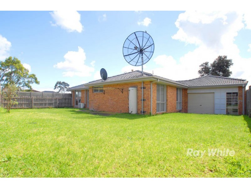 18 Hamilton Drive, Cranbourne North VIC 3977