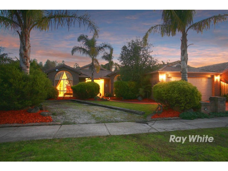 100 Lawless Drive, Cranbourne North VIC 3977